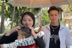 乐乐去给亲戚家拜年，买礼物也比较讲究，你们那里拜年送什么视频封面