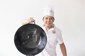厨师长教你，炙锅养锅的秘诀，从此炒菜不再粘锅