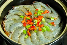 大虾这样吃最过瘾，不水煮不油炸，5分钟出锅，国庆聚会超有面子