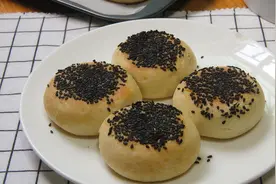 原味麦香小面包，浓浓麦香，味道不甜，但是很好吃