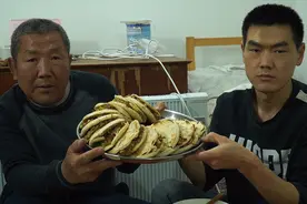 阿远做了12个肉夹馍，5斤多前膀肉炖一锅，剁碎夹馍里，能吃仨视频封面