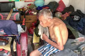 农村80岁大爷逛街回家，空调开到32度，劝老人他还发火你管得多