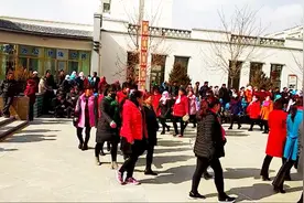 甘肃民勤农村妇女蒙面裹头全身武装去干啥？男人们都不好意思去视频封面