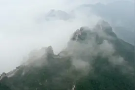 震撼！航拍北京箭扣长城雨后云海，烽火台若隐若现壮美如画视频封面