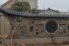 农村废弃的缸、坛子、小青瓦，砖雕全用上，这个院墙让庭院靓起来视频封面