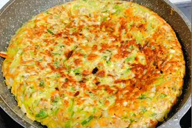 萝卜加鸡蛋做的早餐饼，不加一滴水，金黄酥脆越嚼越香，孩子超爱视频封面