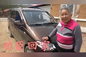去县城把五菱宏光开回家，奶奶就稀罕这车，二手车只能卖2万多元视频封面
