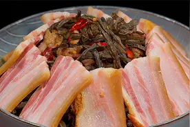 农村酒席上，65岁婆婆在把干豆角的做成一道特色菜，好吃又好看视频封面