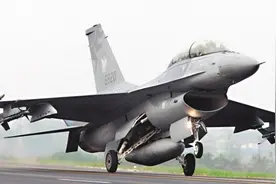 台空军首支F-16V作战队，将于11月在嘉义空军基地成军视频封面