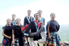 白裤瑶服饰里的文化印记视频封面