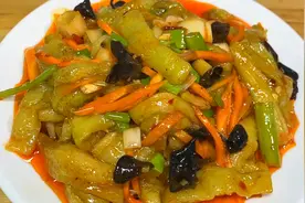 鱼香茄子家常做法，洗茄子的时候多加这一步，色泽鲜亮不发黑！