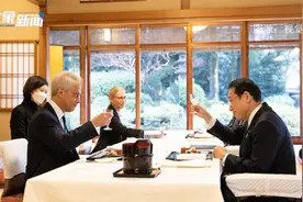 美国驻日大使与岸田赴广岛悼念原子弹轰炸死难者，日网友不乐意了视频封面