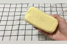 很多烘焙老手都不知道，奶油打发过头，水油分离了还能这样拯救视频封面