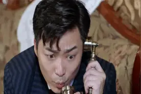 池排长去大嫂家吃饭，见大嫂眼睛都挪不开了，这人真不是个东西！视频封面