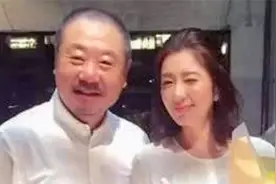 范伟的老婆原来这么漂亮，众多追求者的杨宝玲，为何选择嫁给范伟视频封面