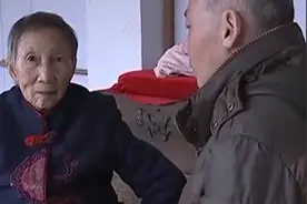 房子在母亲的名下，拆迁后的590万赔偿款，儿子竟不想分给她视频封面