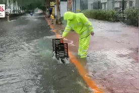城区防汛 他们在值守保畅通视频封面