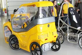 超酷单人“四轮自行车”！封闭车身风雨不透，时速30公里！视频封面