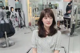 女生嫌弃自己头大脸长 想靠剪发让脸小一半 改造后好美太有气质了