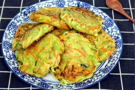 西葫芦早餐饼最好吃的做法，加入一个鸡蛋，不用一滴水，一看就会