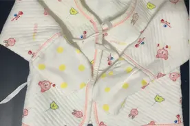 宝宝穿小的衣服千万不要扔掉，1分钟教你巧改造，超实用视频封面