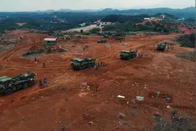 火力全开！东部战区陆军某部开展实弹射击考核视频封面