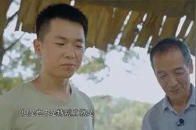 我们村：甜蜜诱惑！摄像小哥被cue试吃，嘴巴宛如抹了蜜