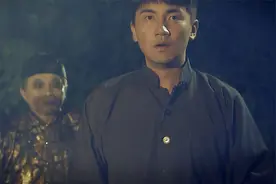男人第一天上岗义庄看守员的工作，结果当晚就碰到了真家伙视频封面