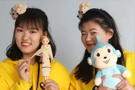 手工：小晴用卫生纸给芭比娃娃做裙子，竟还有披风，比买的还好看