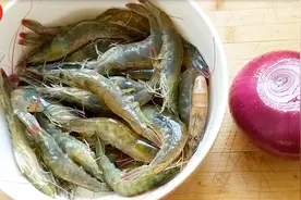 洋葱加大虾百吃不厌的做法，我家一周吃3次，每次孩子都吃光，鲜