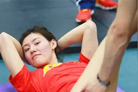 泳坛第一美女刘湘：身高1米8大长腿撩人，拍写真大胆露出事业线视频封面