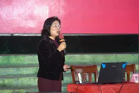 广东省李彩芳名校长到荷花镇中心小学分享学校管理经验视频封面