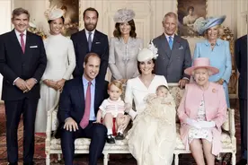 英国王室里“婆媳”间有什么礼仪规矩，普通人见女王该怎么行礼？