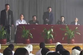 影视：医生辞职上台发言，一个脏字不带，就把全院领导都骂了一遍视频封面