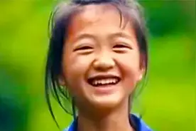 她曾是乡间土丫头,《变形计》后走红,还认明星当哥