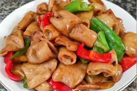 猪大肠最好吃的做法，肥而不腻香脆爽口，下饭又解馋视频封面