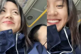 公交上男孩靠在女生肩膀上睡着，女生暗自窃喜不停偷笑：太开心了视频封面