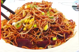 焖面，黄豆芽焖面，特色传统面食小吃的新做法。视频封面