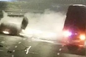 浙江百万超跑高速故障，等待救援时被货车撞报废，交警：双方同责视频封面