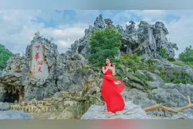 江油含增农村有个中华洞天，很多游客都来看稀奇，世界奇观