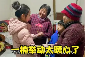 小丽为奶奶生日做准备，一楠磕头拜寿真搞笑，和谐一家让人羡慕视频封面