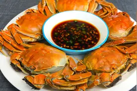 蒸螃蟹，直接放姜片就错了，海鲜老板教我一招，鲜嫩不腥营养美味