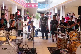 中国最火歌曲《98K》，点燃了多少中国人的心？网友：真醉！真香