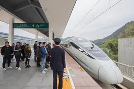 广东深圳，全国首家高铁双拥示范站，退役军人乘坐高铁候车享优待视频封面