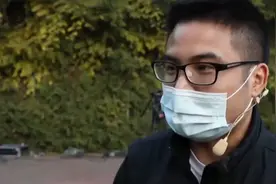 最终小伙放弃自己意见，促进阳台加固方案，居民表示很感谢丨向前视频封面