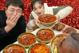 陕西小城吃油泼辣子火锅，感觉自己是辣王！视频封面