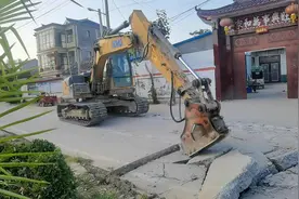 一小时两百请的破碎挖掘机，这速度一点也不含糊，真是艺高人胆大视频封面
