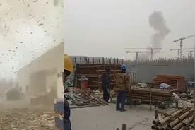 天津保税区一车间发生爆炸致1死7伤，灰烬漫天，目击者受惊躲车中视频封面