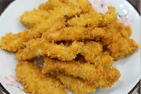 喜欢吃鸡柳的不要出去买了，教你在家做，外脆里嫩汁水多，太香了