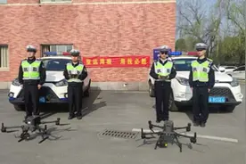解锁新帮手！杭州交警用无人机监控开车玩手机视频封面
